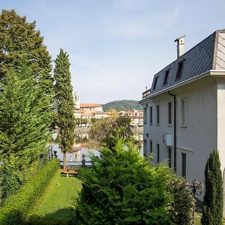 Un Balcone Sul Fiume